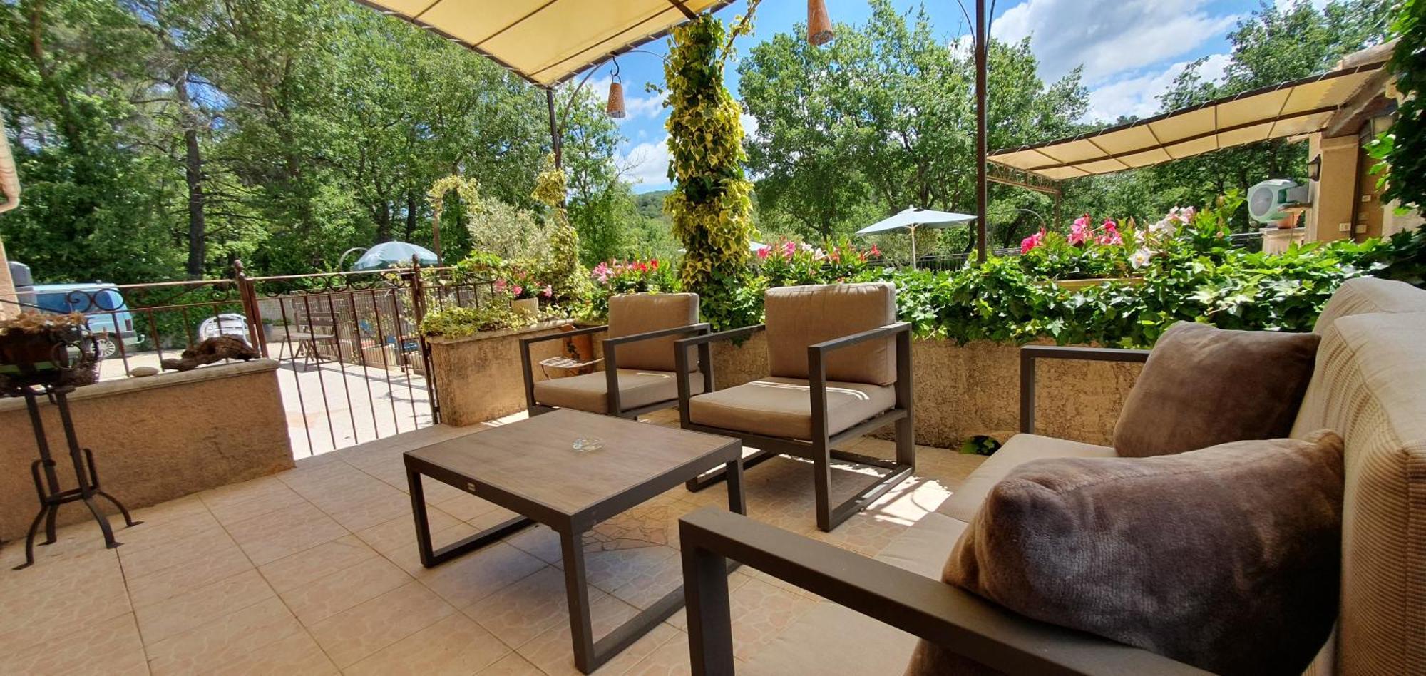 Villa Maison Familiale Avec Piscine Et Boulodrome Dans Le Luberon à Caseneuve Extérieur photo